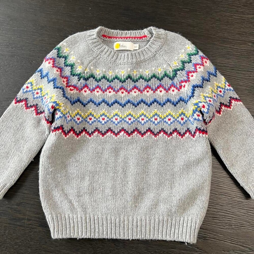 Mini Boden gray sweater with multicolored geometric pattern across the chest, si